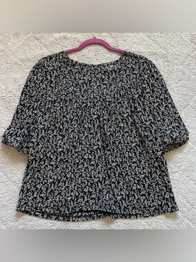 Evereve Floral Print Blouse Keyhole Back Button Closure Preppy Cottage Size L